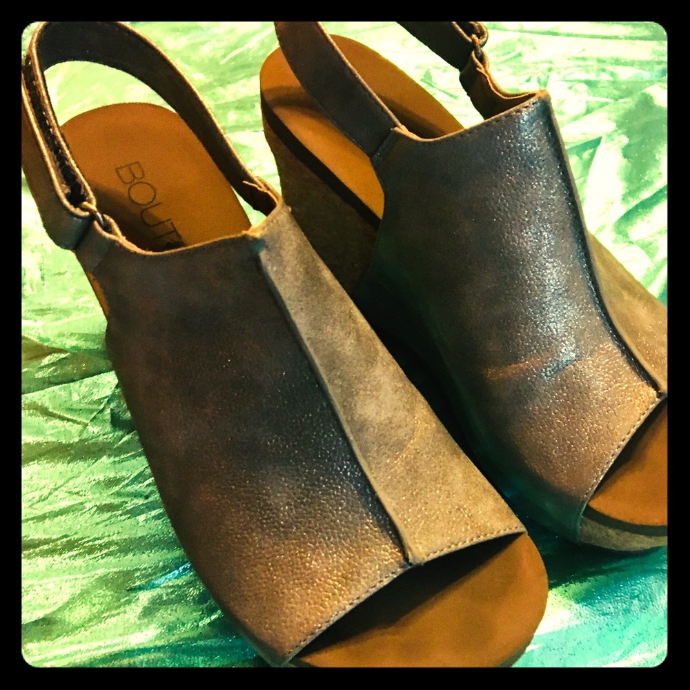Boutique by Corky’s Wedges. Silver.